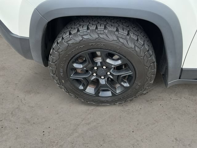 Used 2019 Jeep Cherokee Trailhawk w/ Comfort & Convenience Group AWD/4WD image 9