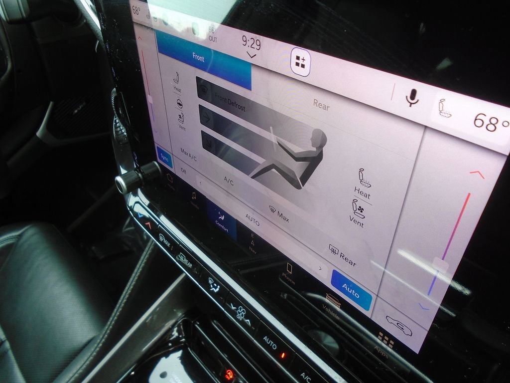 Used 2024 Jeep Wagoneer L Base image 25