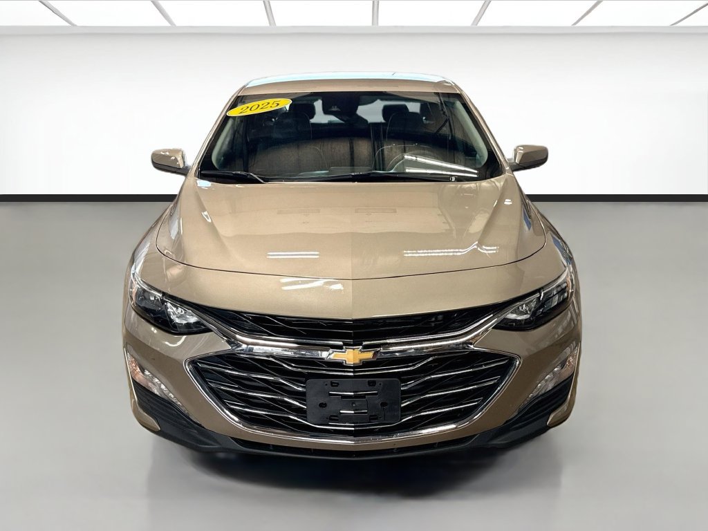 Used 2025 Chevrolet Malibu LT FWD image 2