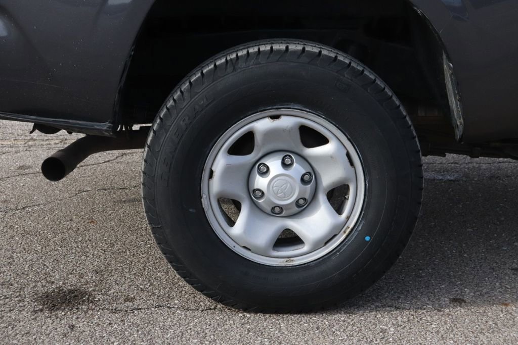 Used 2017 Toyota Tacoma SR image 43