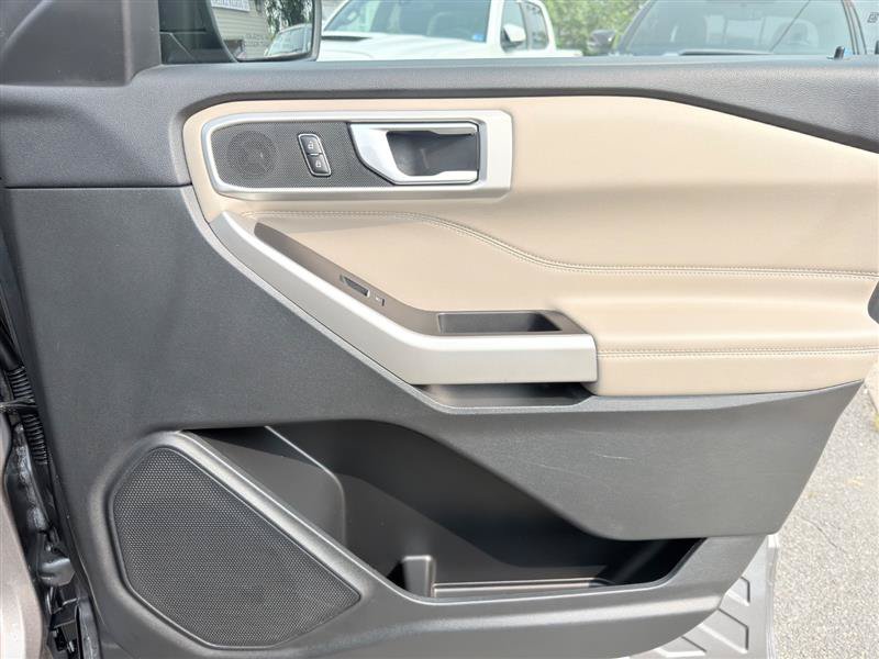 Used 2023 Ford Explorer XLT AWD/4WD image 27