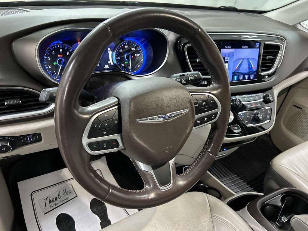 Used 2017 Chrysler Pacifica Touring-L Plus w/ Advanced Safetytec Group FWD image 4
