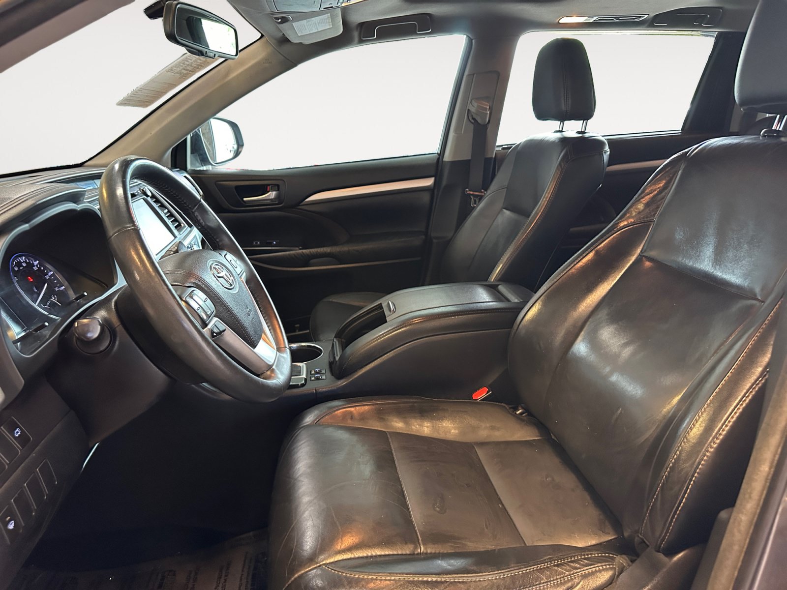 Used 2016 Toyota Highlander XLE FWD image 23