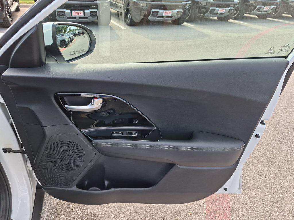 Used 2020 Kia Niro LXS FWD image 35