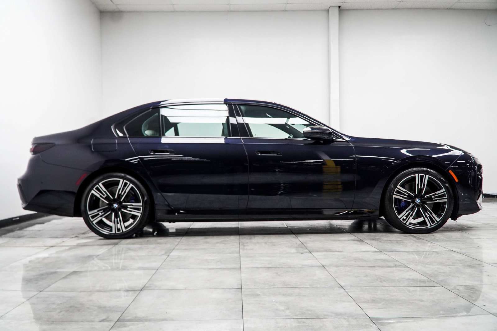 Used 2024 BMW 750e xDrive w/ Premium Package 2 AWD/4WD image 8