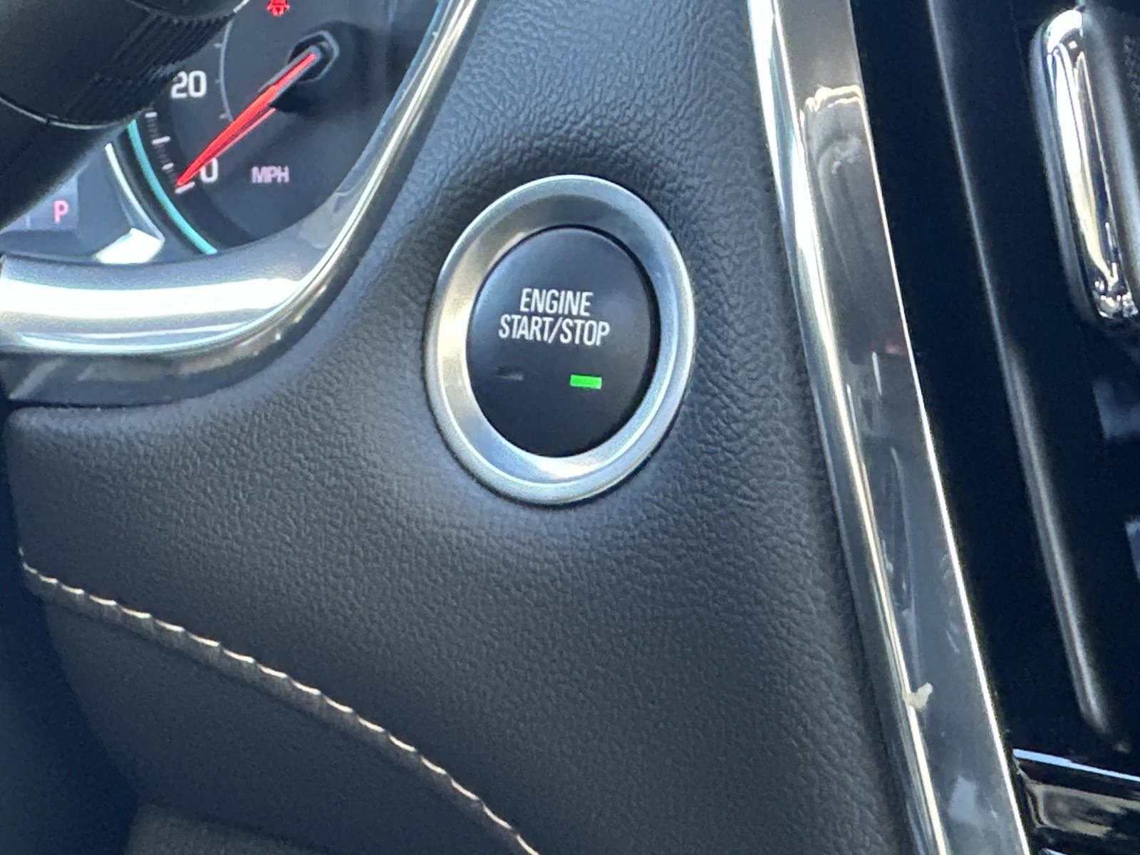 Certified 2023 Chevrolet Traverse LT w/ Rear Camera Mirror Package image 27