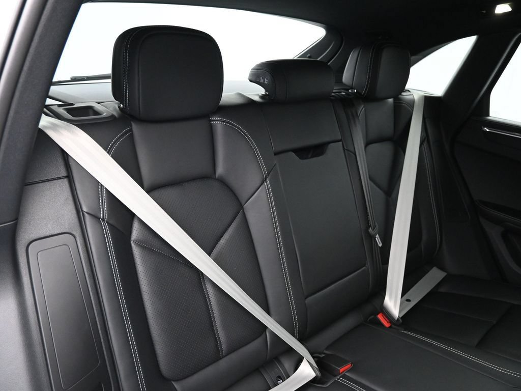 Certified 2025 Porsche Macan GTS AWD/4WD image 12