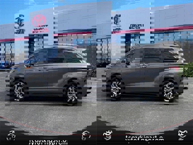 Certified 2023 Toyota Sienna Platinum image 2