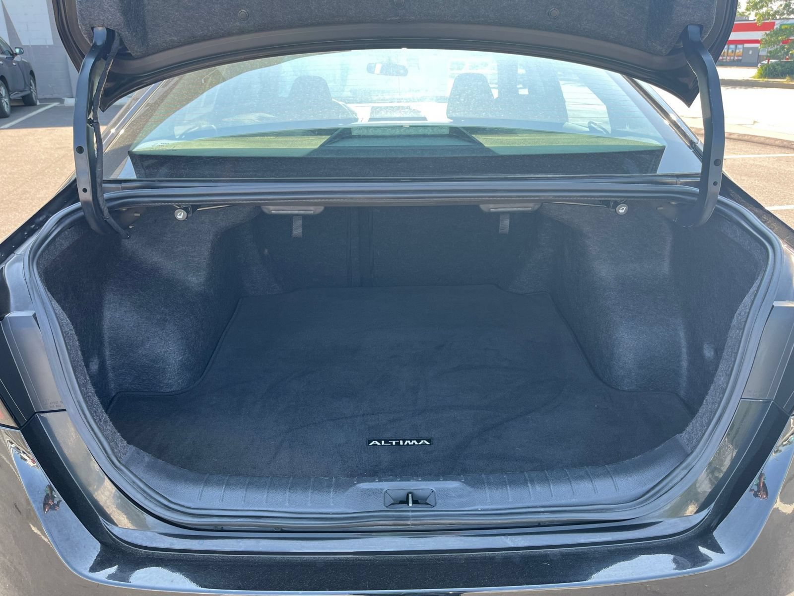 Used 2025 Nissan Altima 2.5 SV FWD image 36