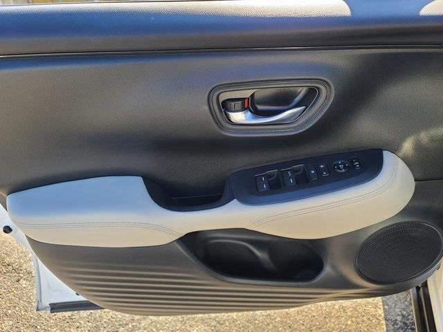 Used 2023 Honda HR-V LX image 11