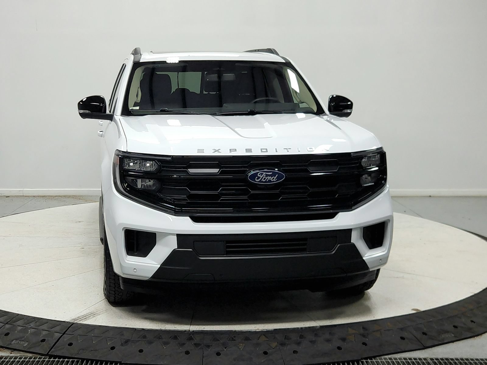 Used 2025 Ford Expedition Active AWD/4WD image 3