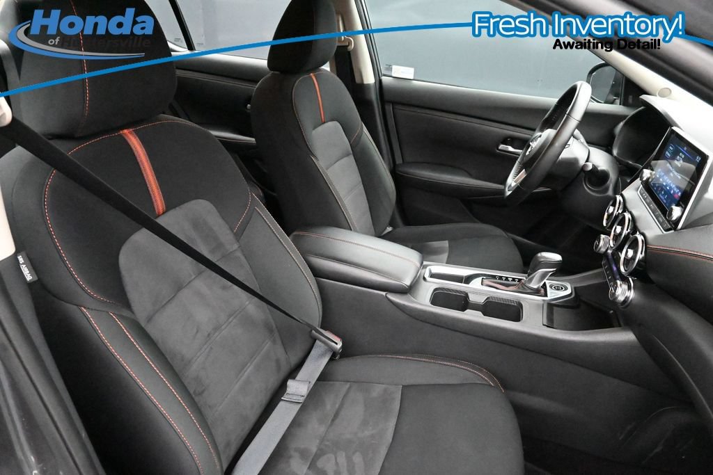 Used 2025 Nissan Sentra SR FWD image 12