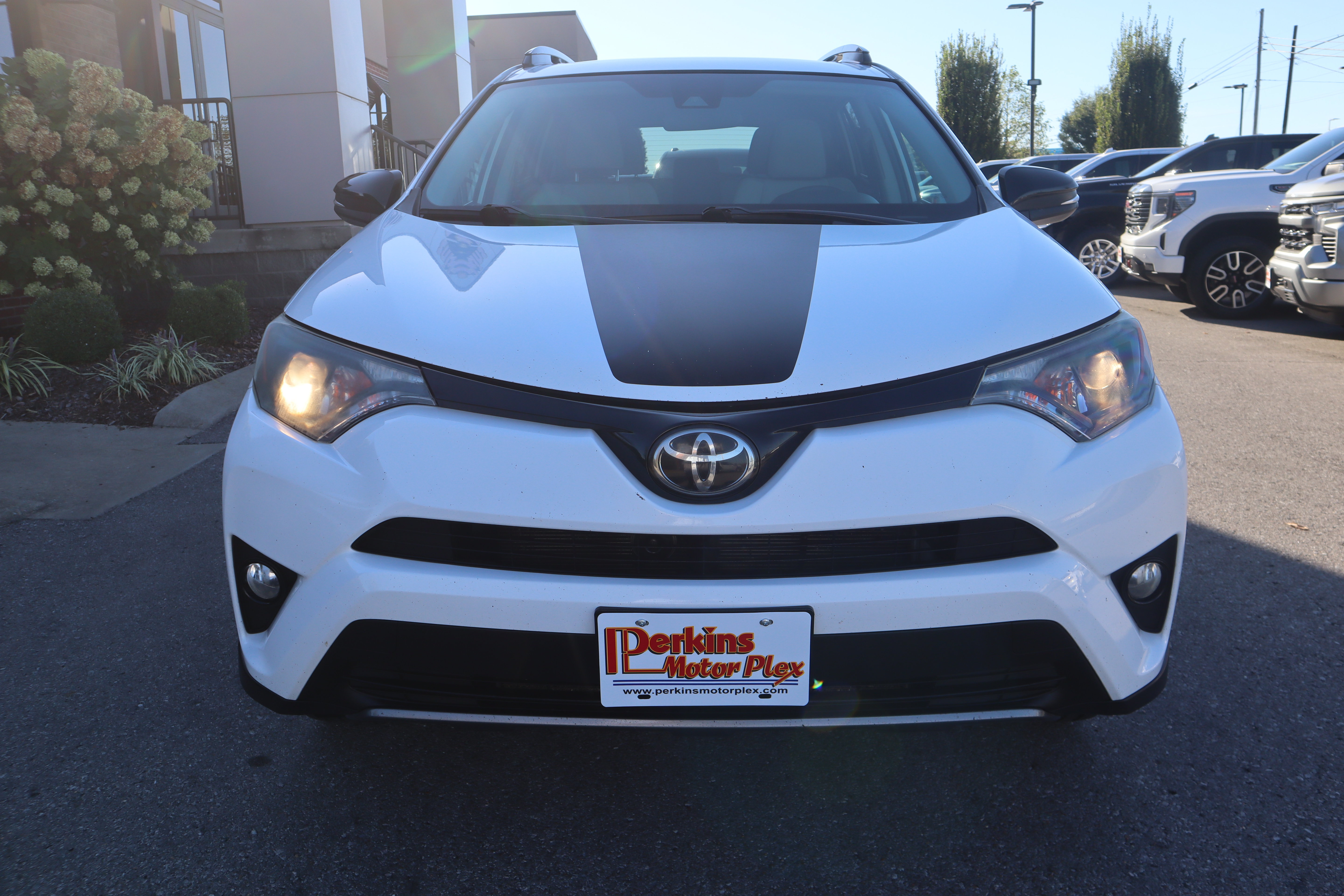 Used 2018 Toyota RAV4 XLE AWD/4WD image 4