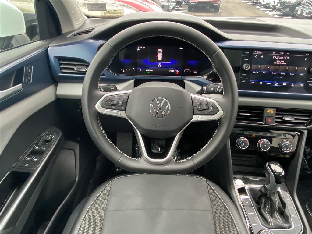 Used 2023 Volkswagen Taos SE w/ Panoramic Sunroof Package image 6