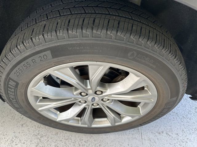 Used 2020 Ford Explorer XLT w/ Equipment Group 202A image 9