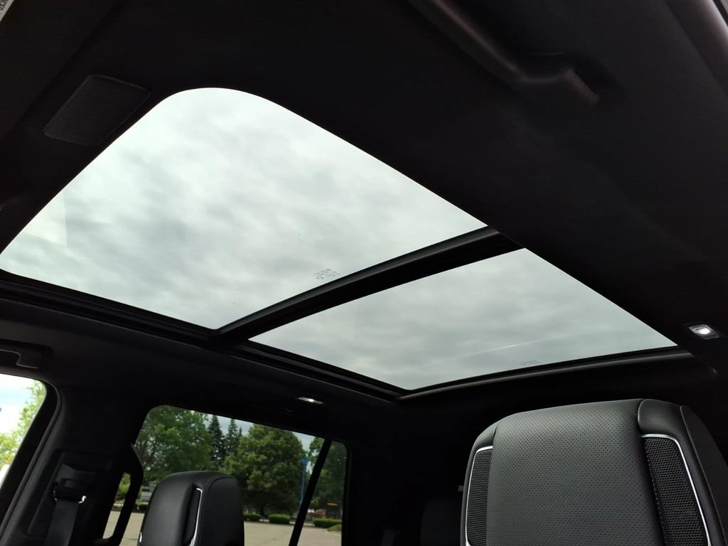 Used 2023 Cadillac Escalade Premium Luxury w/ LPO, Floor Liner Package AWD/4WD image 16