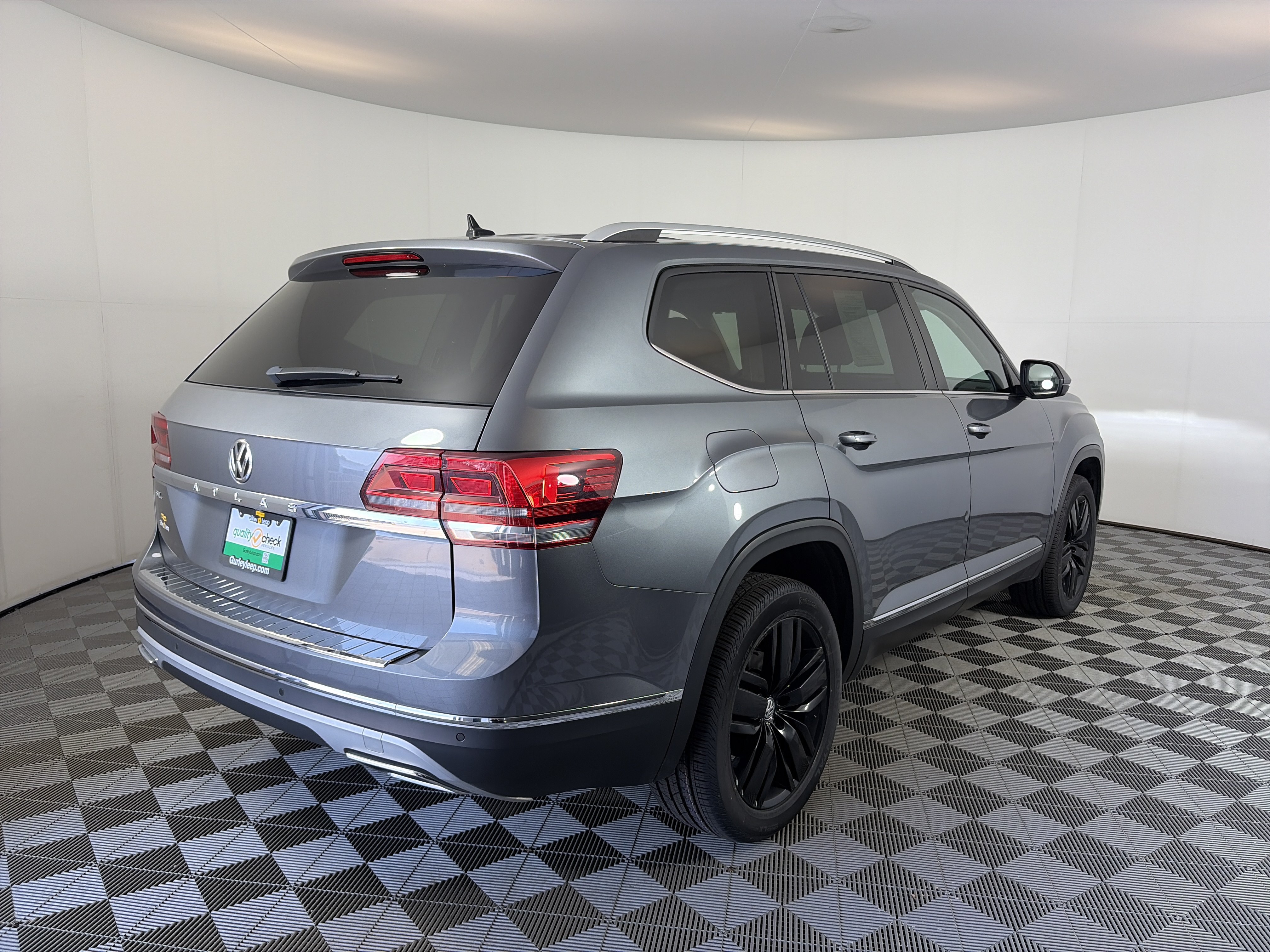 Used 2018 Volkswagen Atlas SEL FWD image 11