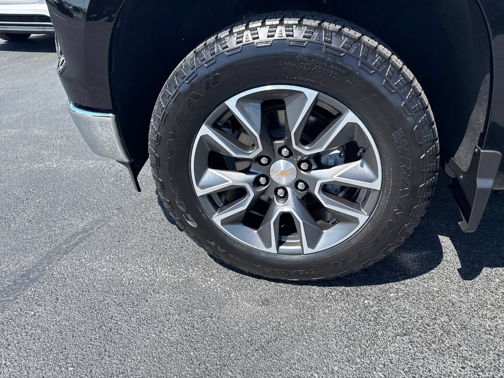Used 2024 Chevrolet Silverado 1500 LT AWD/4WD image 31