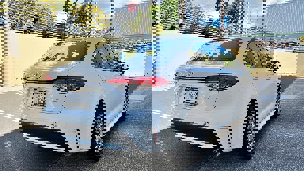 Used 2022 Toyota Corolla LE image 5