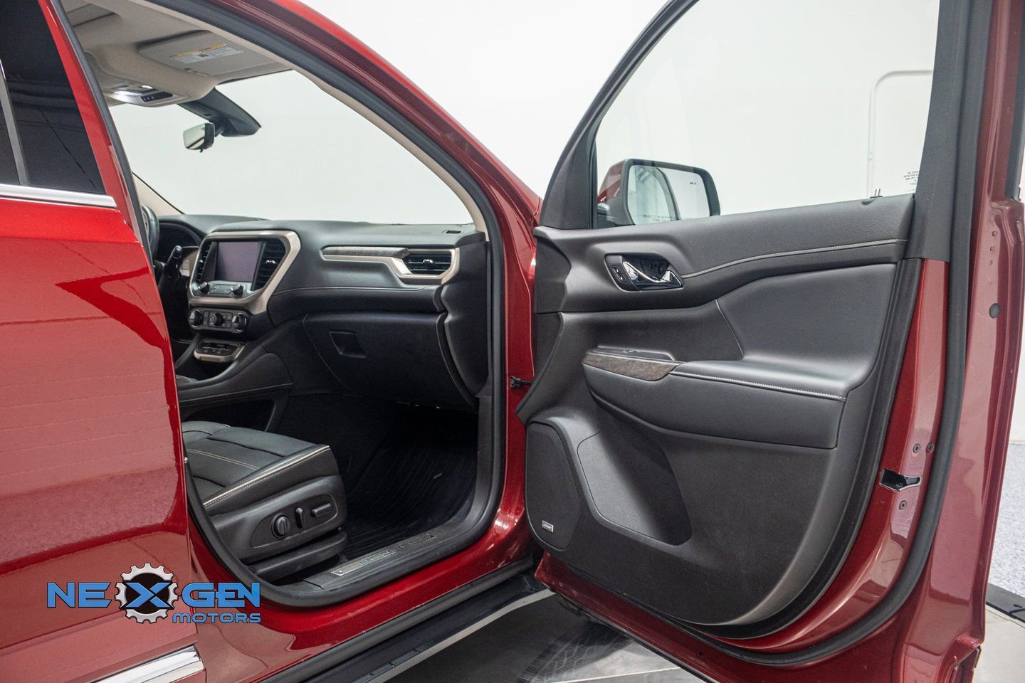 Used 2020 GMC Acadia Denali w/ Denali Ultimate Package image 37