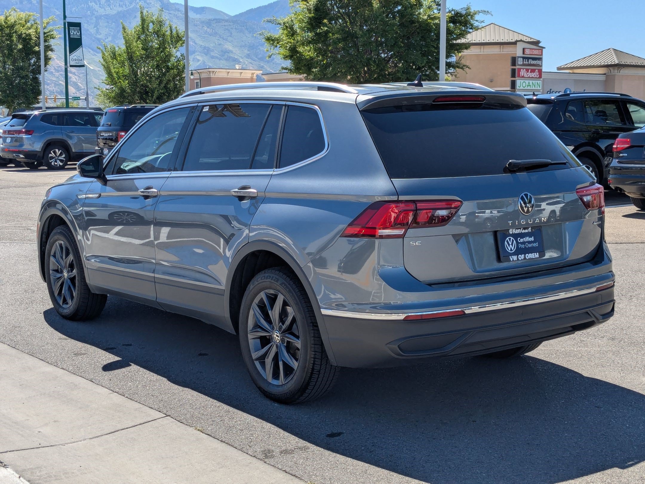 Used 2022 Volkswagen Tiguan SE AWD/4WD image 9