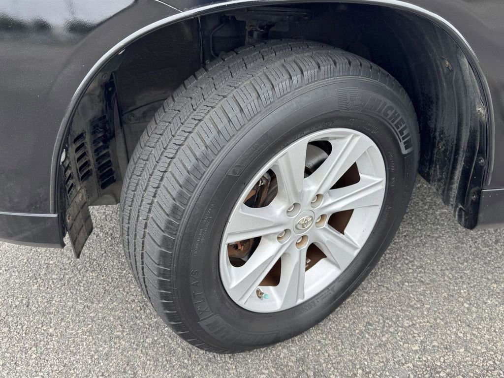 Used 2013 Toyota Highlander SE image 32