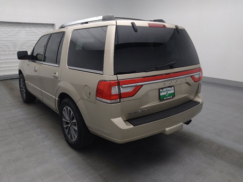 Used 2017 Lincoln Navigator Select RWD image 5