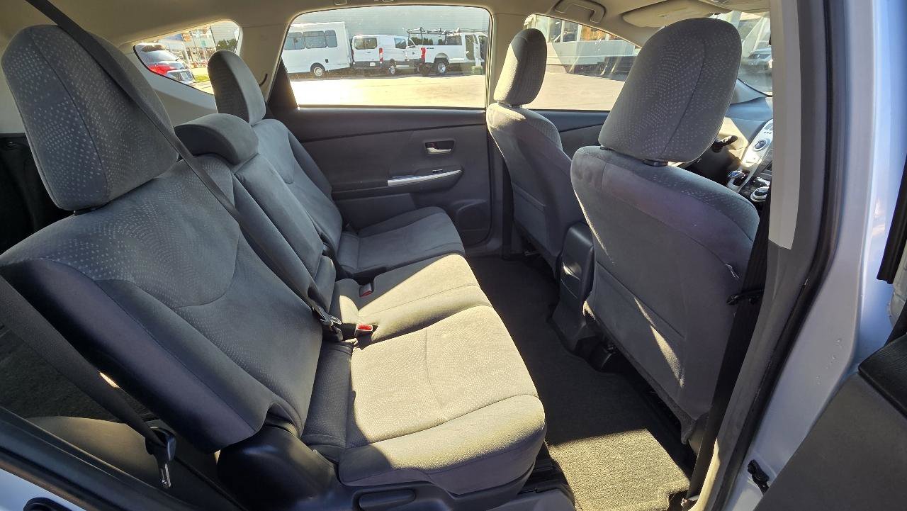 Used 2014 Toyota Prius V Two image 15