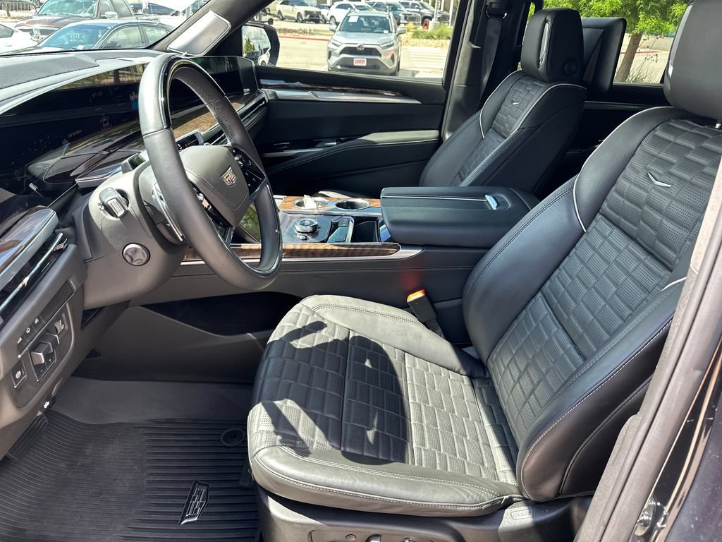 Used 2025 Cadillac Escalade Sport Platinum w/ LPO, ONYX Package RWD image 18