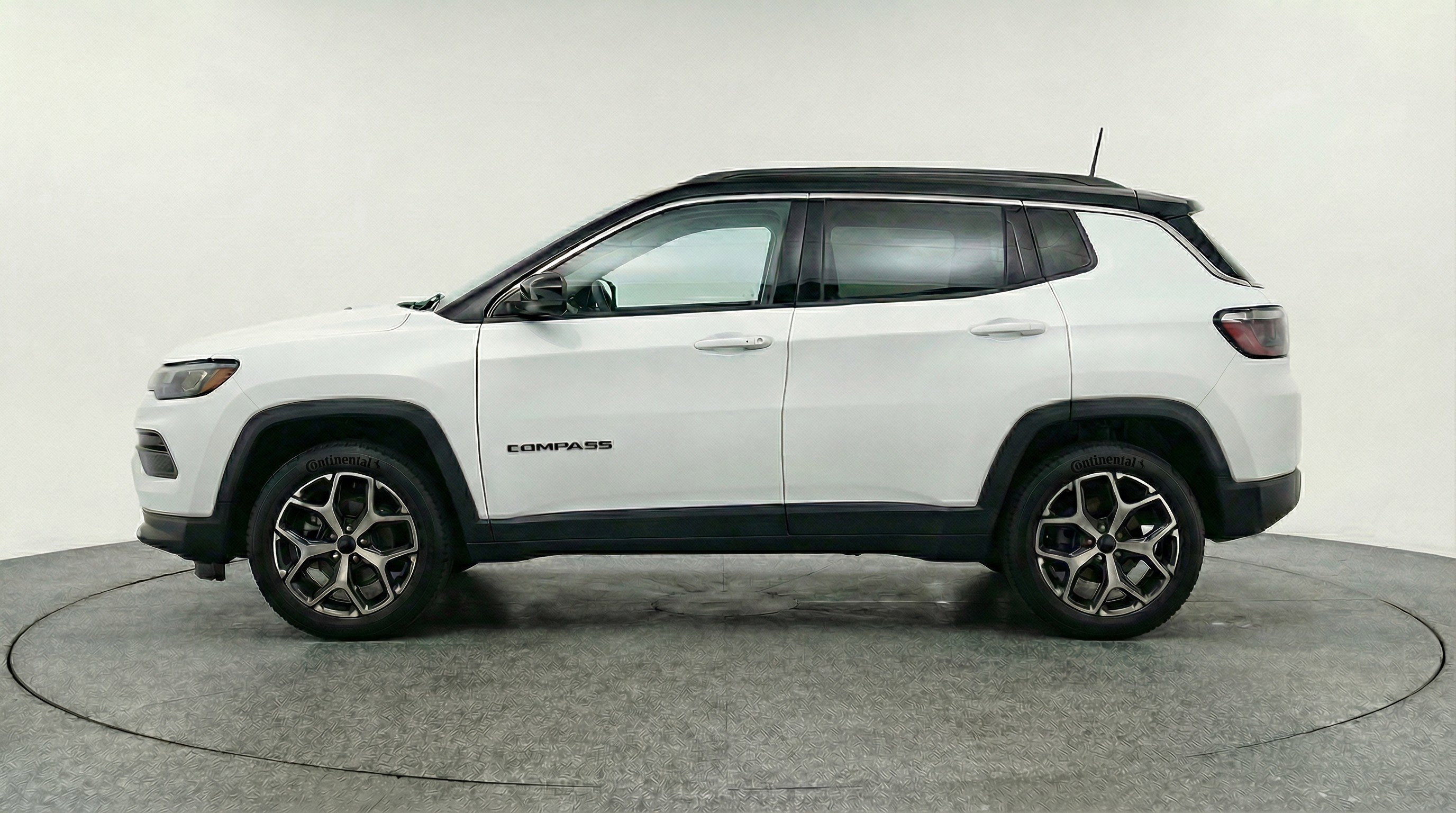 Used 2025 Jeep Compass Limited image 5