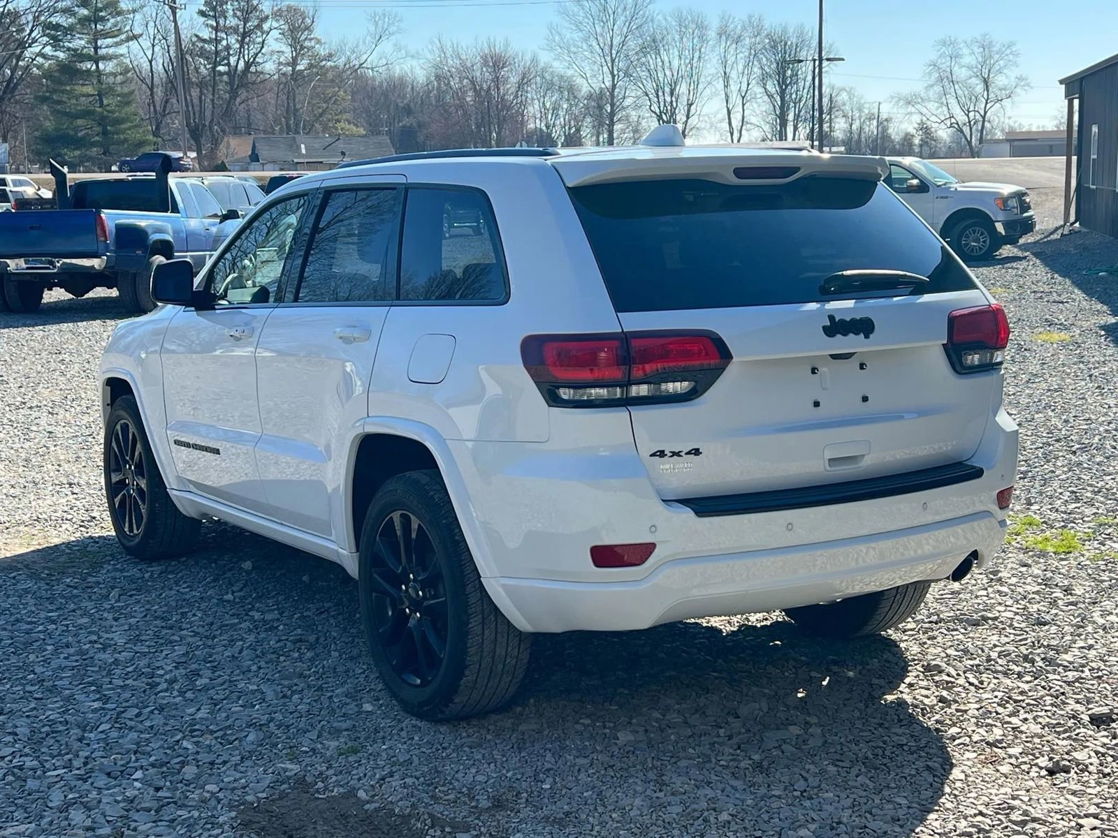 Used 2018 Jeep Grand Cherokee Altitude AWD/4WD image 3