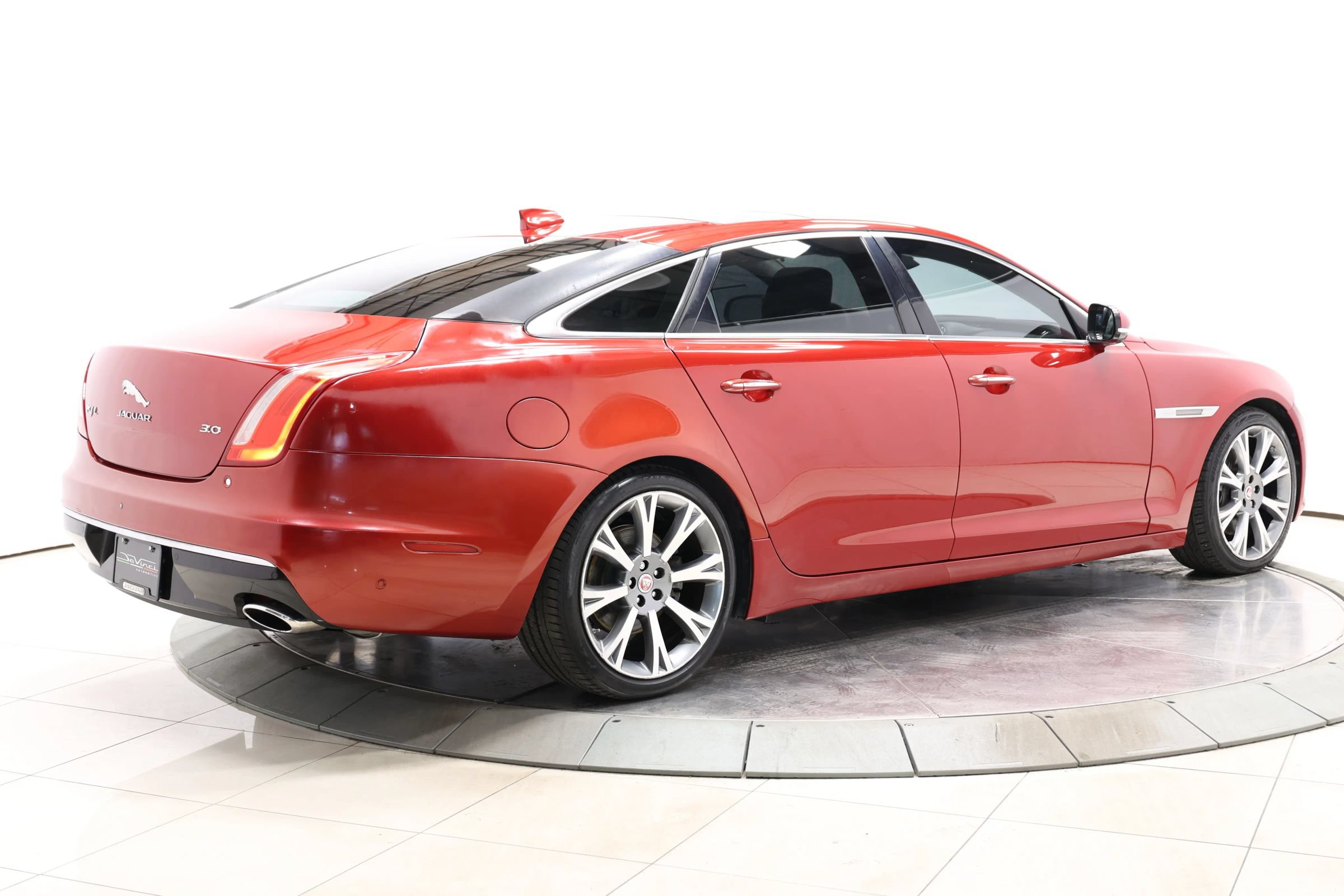 Used 2016 Jaguar XJ L Portfolio RWD image 4