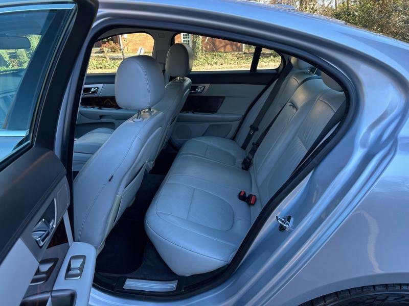 Used 2009 Jaguar XF Premium image 17