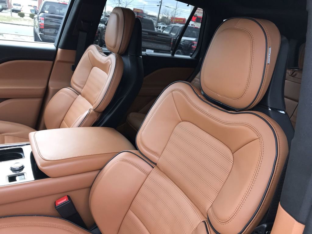 Used 2025 Lincoln Aviator Black Label AWD/4WD image 11