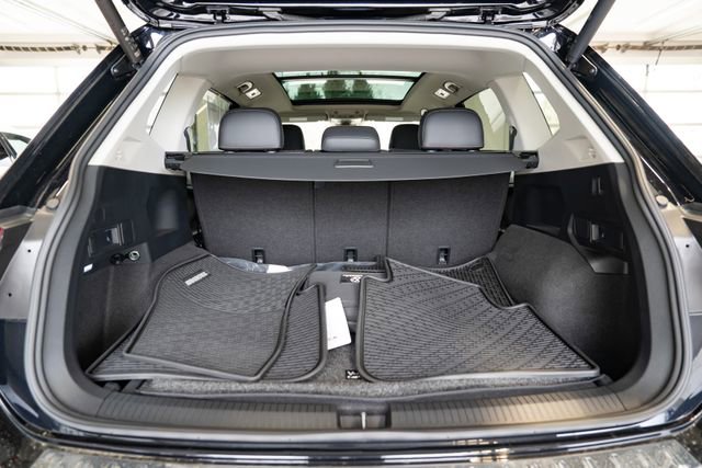 Used 2024 Volkswagen Tiguan Wolfsburg Edition image 8