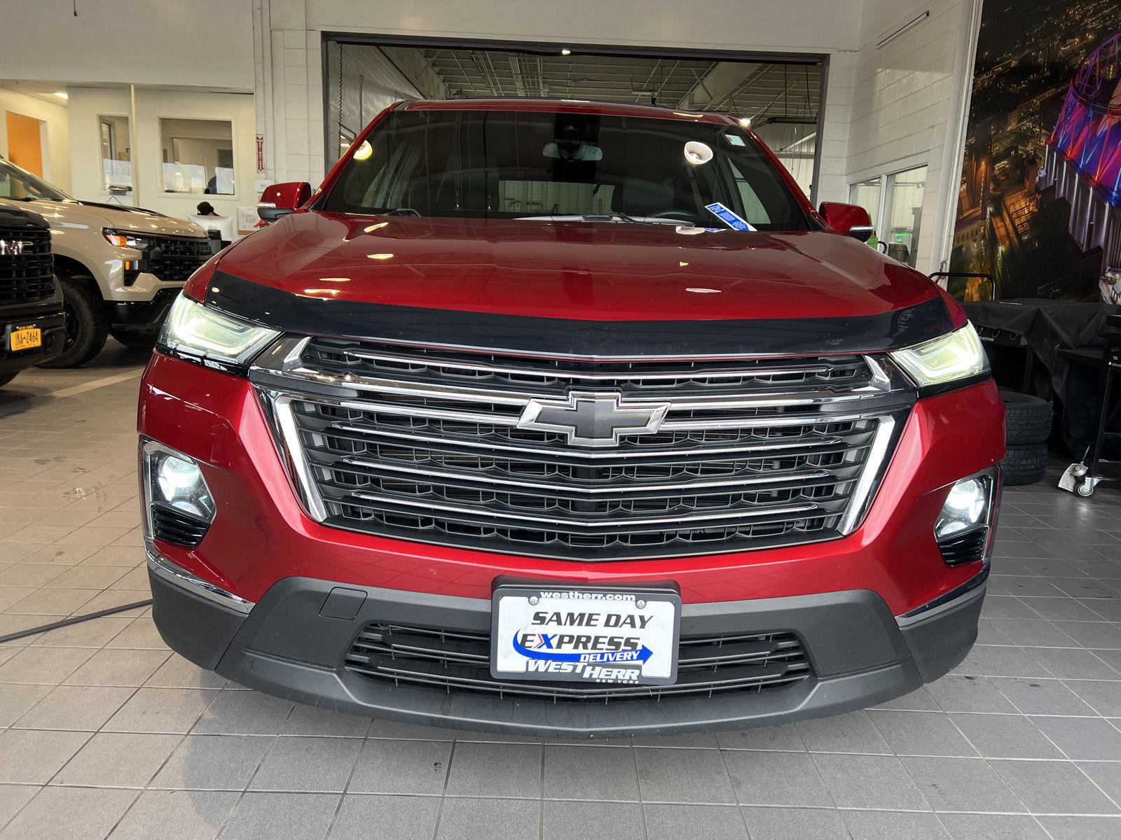 Used 2023 Chevrolet Traverse LT AWD/4WD image 2