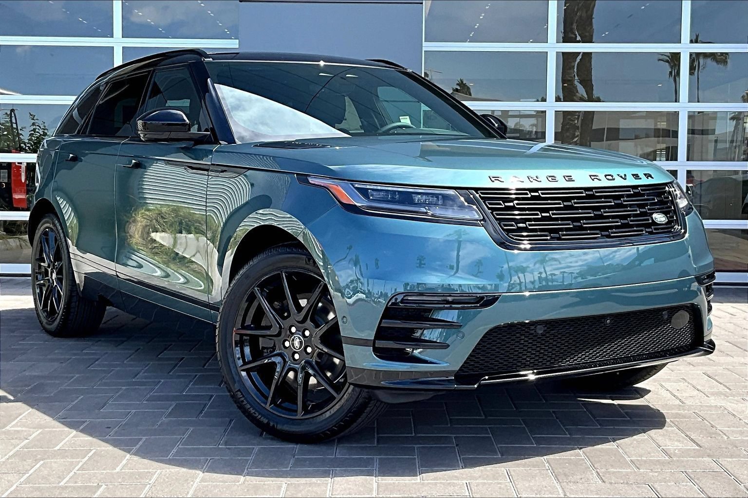 New 2026 Land Rover Range Rover Velar Dynamic SE AWD/4WD image 2