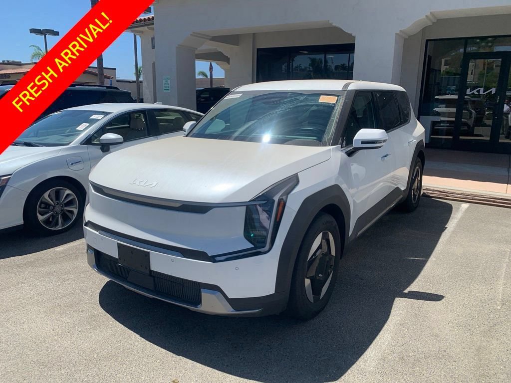Certified 2024 Kia EV9 Light Long Range RWD image 1