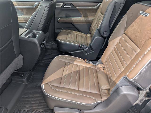 New 2026 GMC Acadia Denali Ultimate w/ LPO, Floor Liner Package AWD/4WD image 17