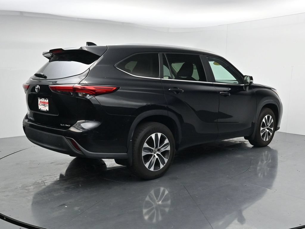 Used 2023 Toyota Highlander XLE AWD/4WD image 8