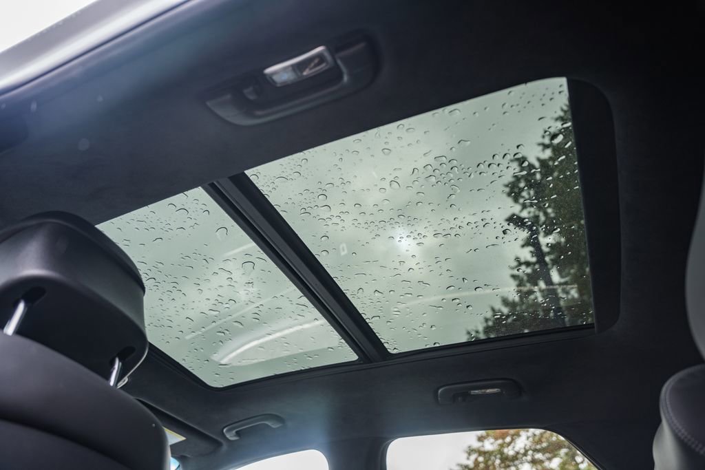 Used 2025 Genesis GV70 3.5T Sport w/ Sport Advanced Package image 34