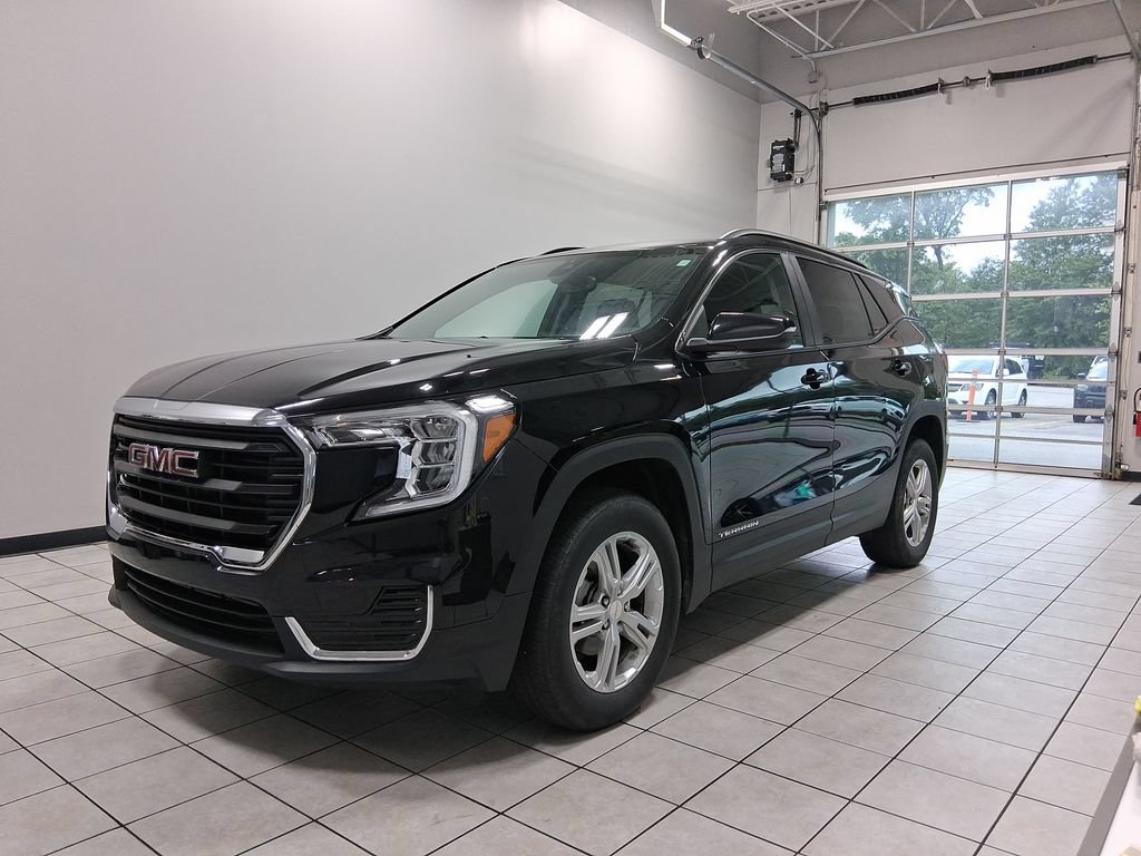 Used 2024 GMC Terrain SLE w/ Driver Convenience Package AWD/4WD video 3