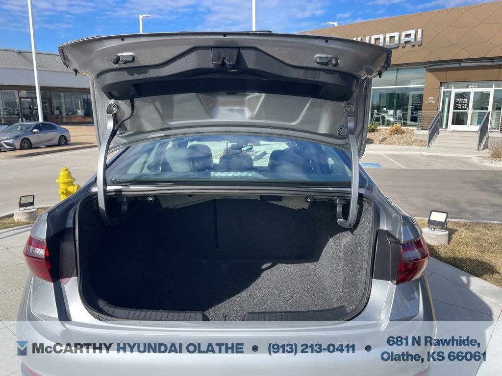 Used 2025 Volkswagen Jetta SE image 21