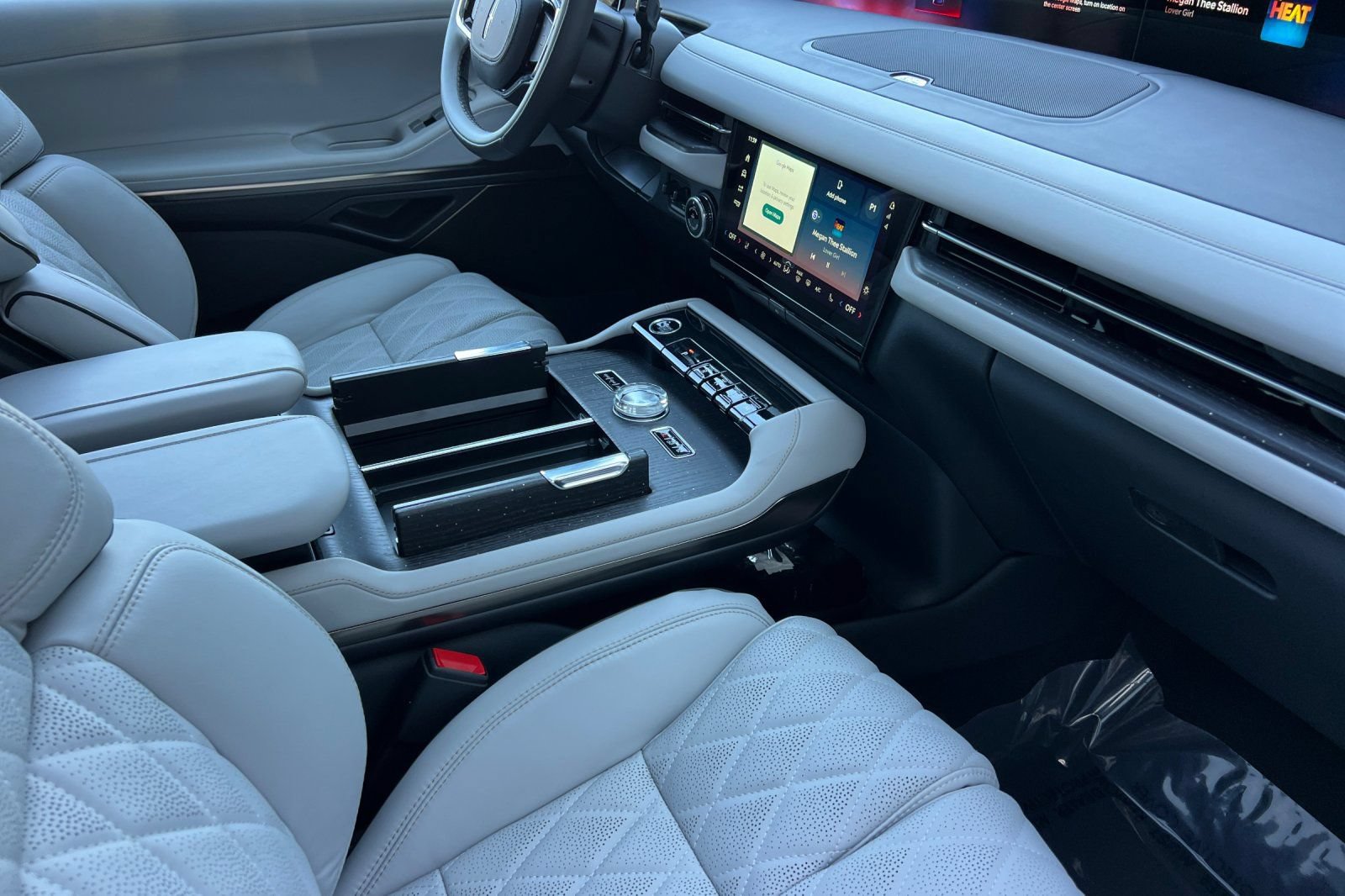 New 2026 Lincoln Navigator L Black Label AWD/4WD image 14