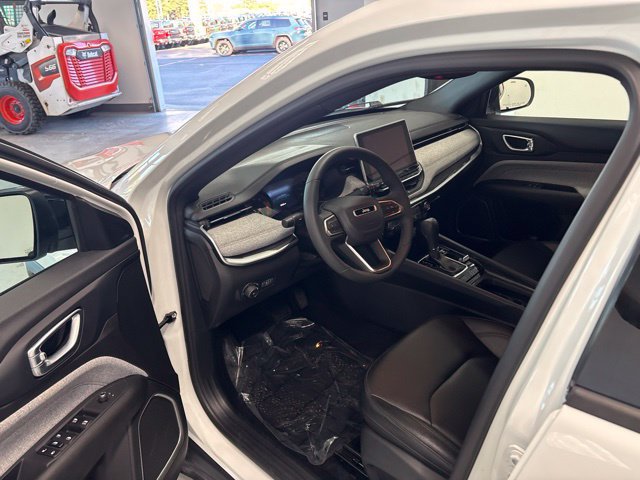 Used 2024 Jeep Compass Latitude AWD/4WD image 13