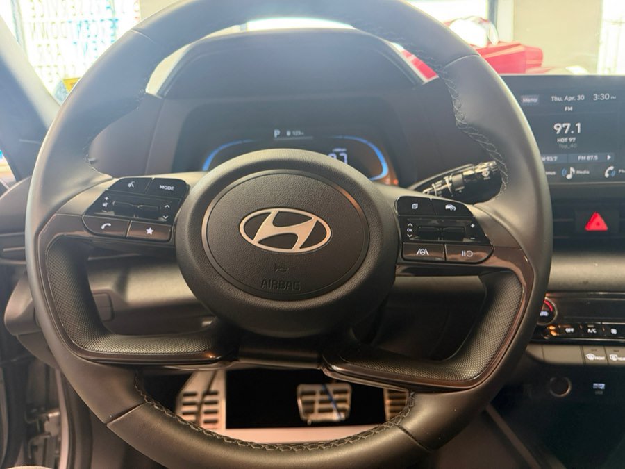 Used 2025 Hyundai Elantra Sport FWD image 29