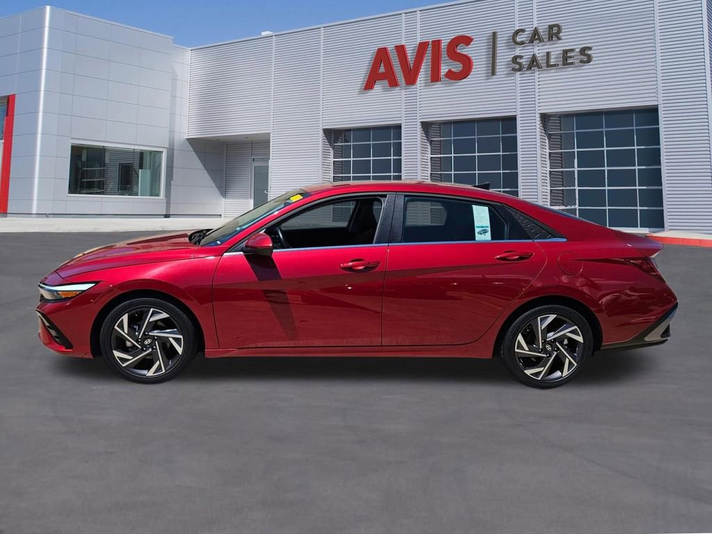 Used 2025 Hyundai Elantra SEL FWD image 2