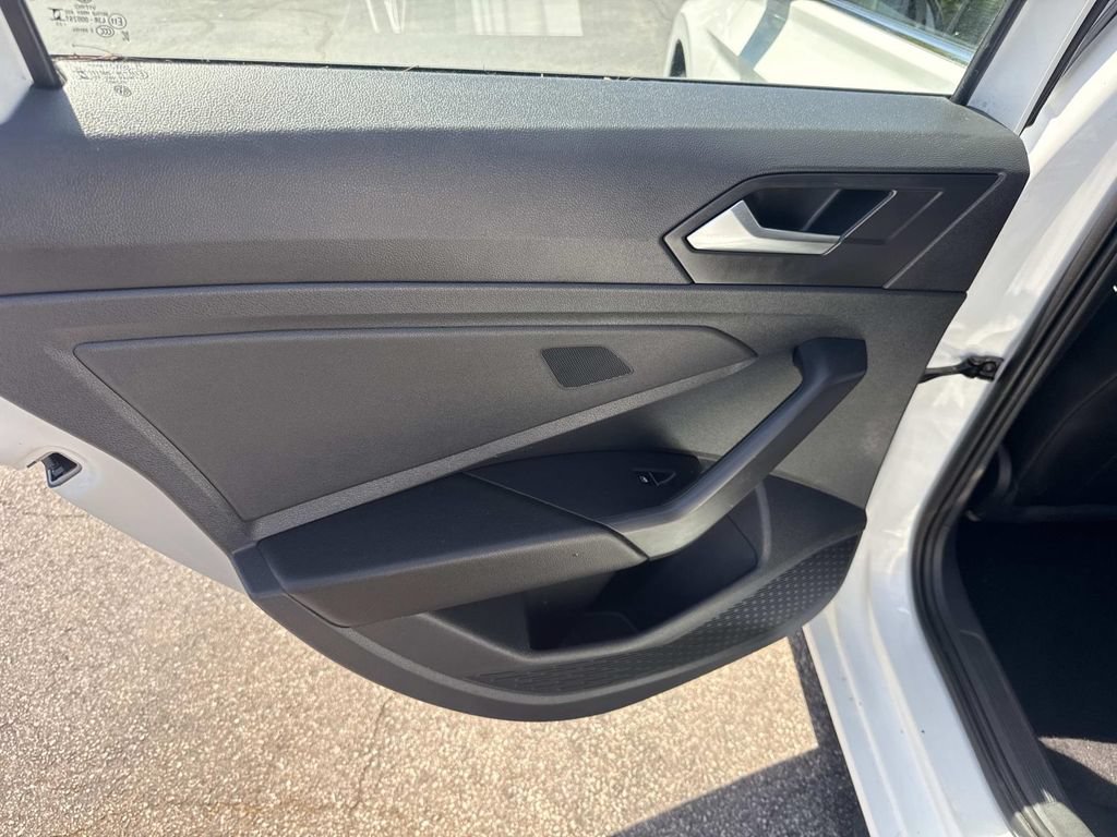 Used 2023 Volkswagen Jetta SE FWD image 16