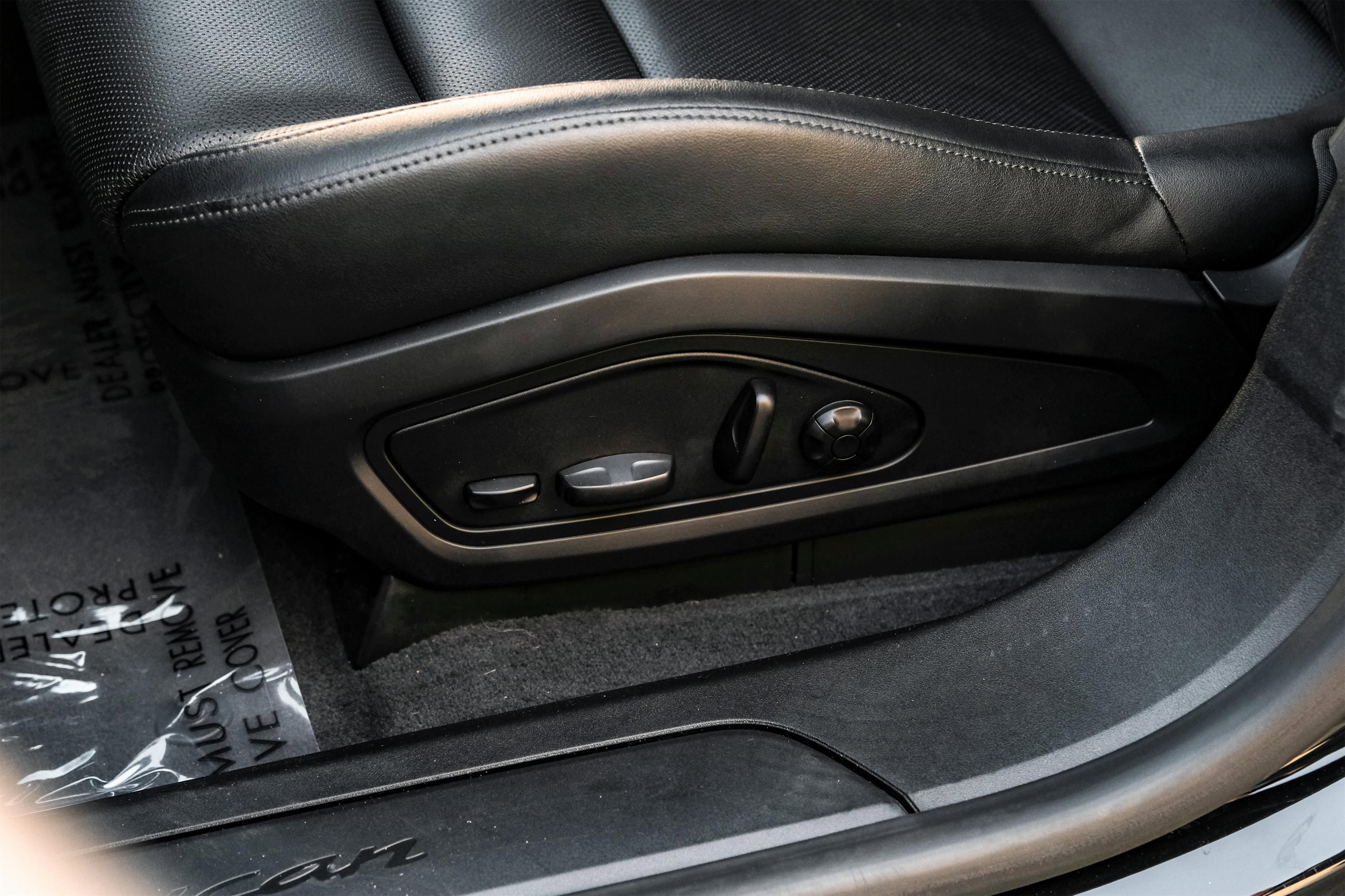 Used 2021 Porsche Taycan image 28