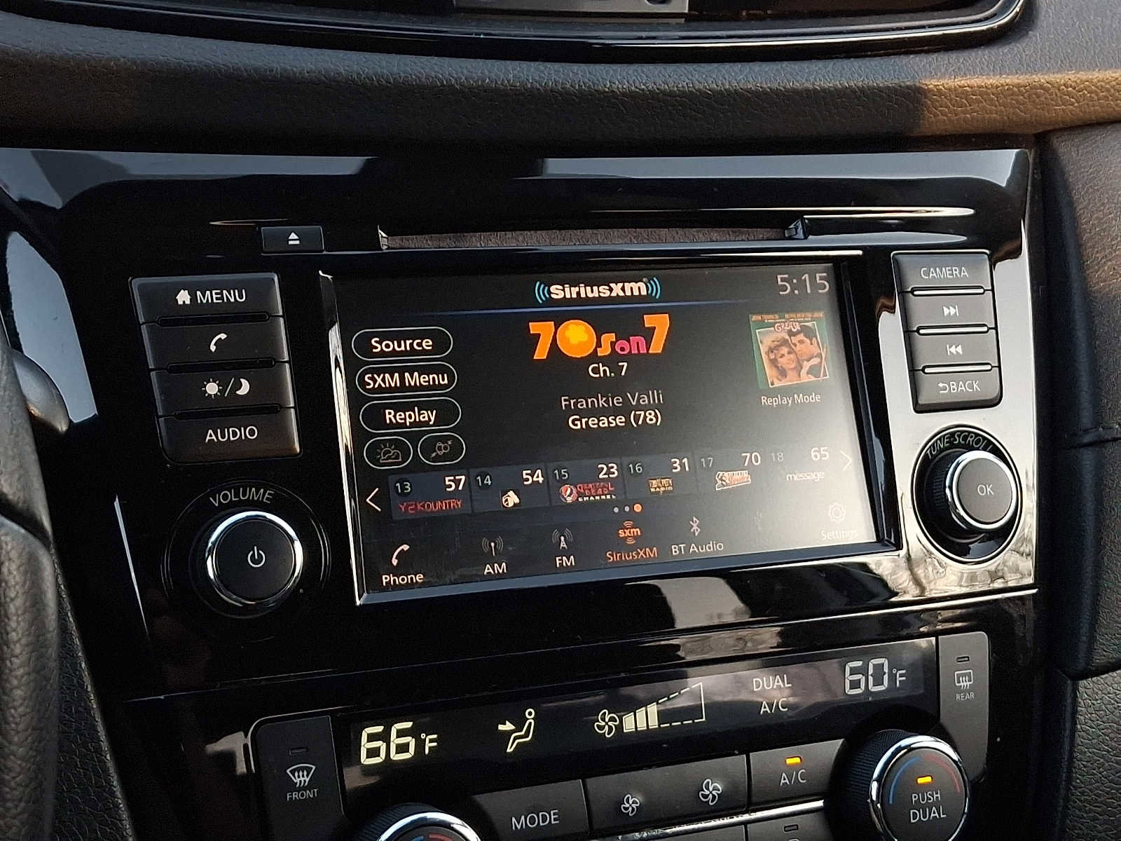 Used 2020 Nissan Rogue SV image 16